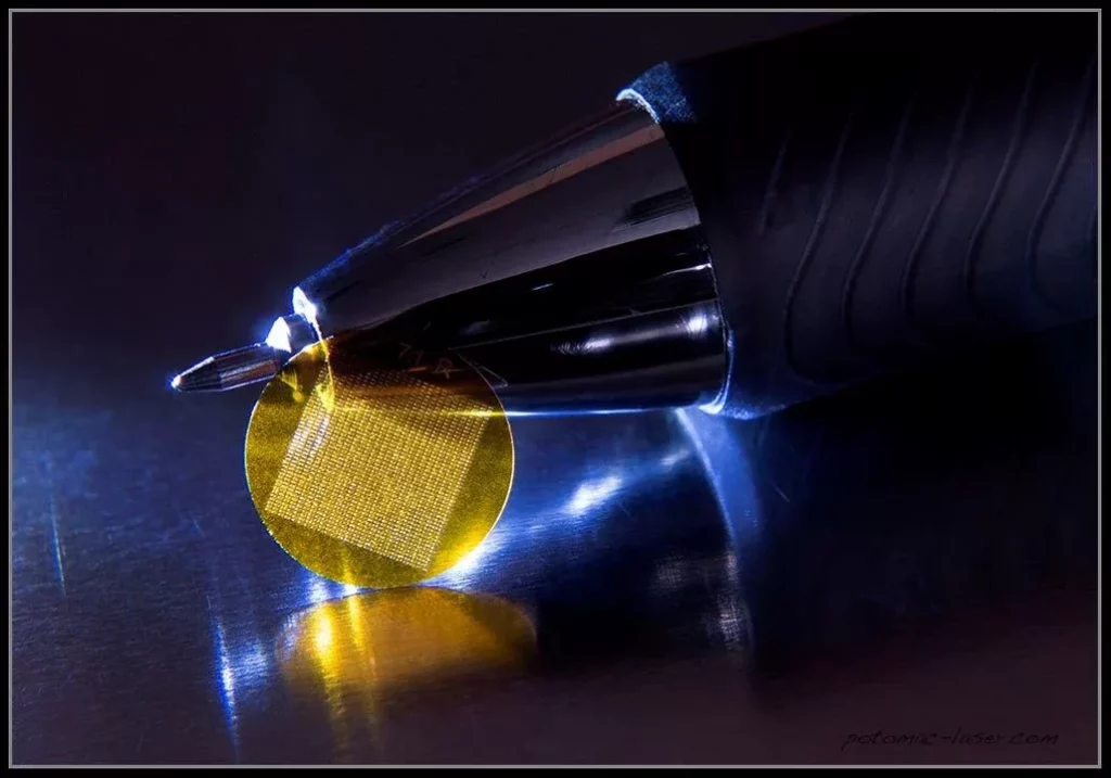 Perforación de microagujeros en material plástico