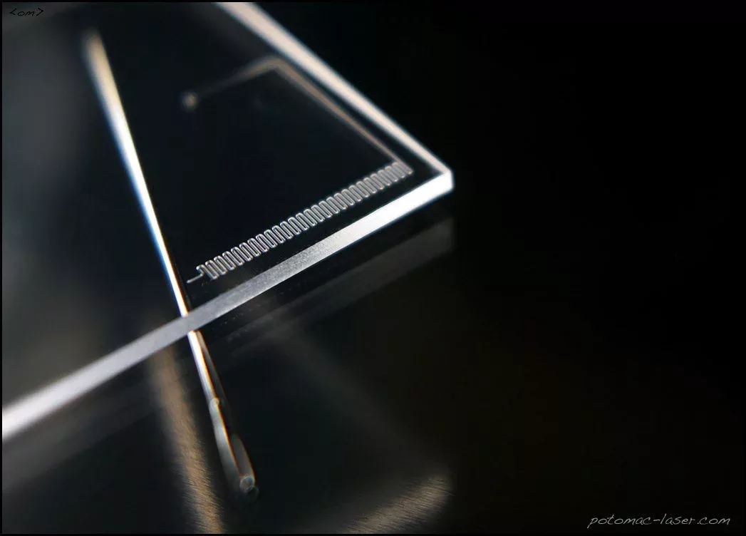 Single-layer polymer microfluidic device